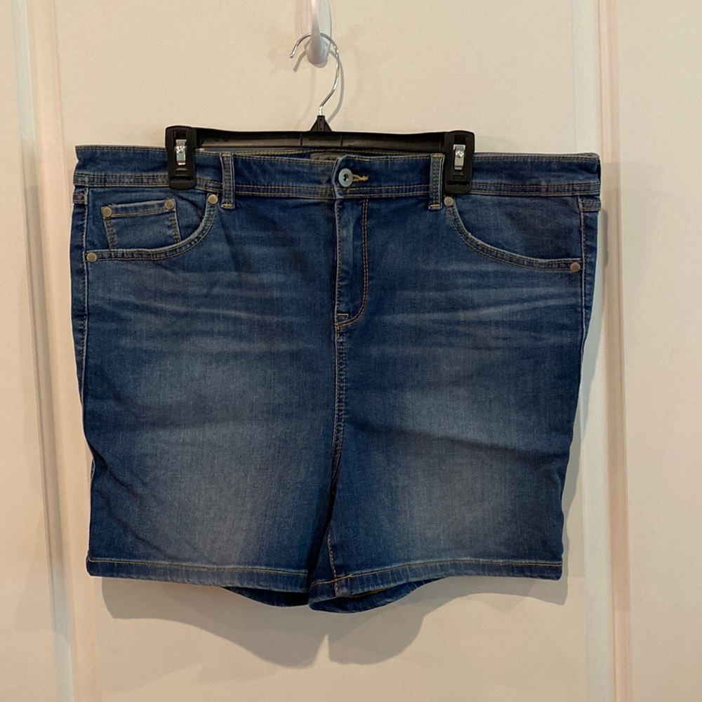 Torrid midfit Jean shorts
